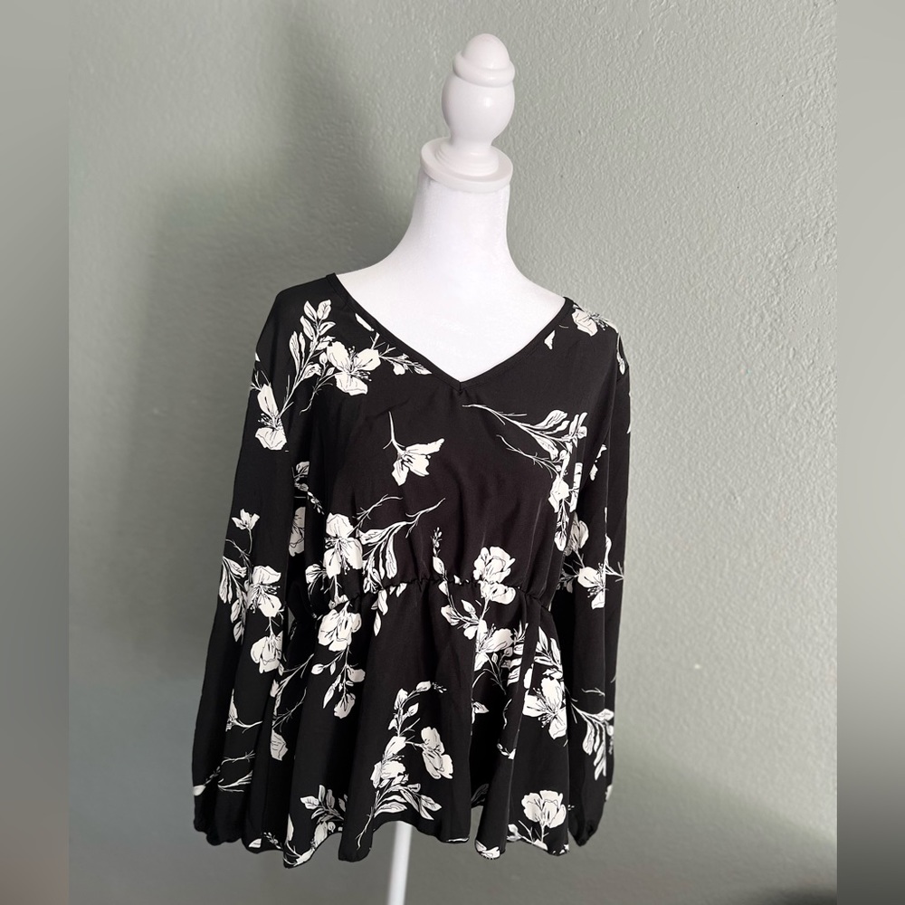 Shane, blouse, black, and white floral plus size 1 XL